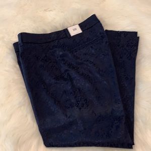 The Slim Ankle. Beautiful blue print. 56% cotton. 41% polyester. 3% spandex.